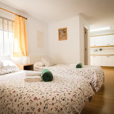 Holidays2fuengirola 6 Bedroom 200 Mts بيت للعطل *