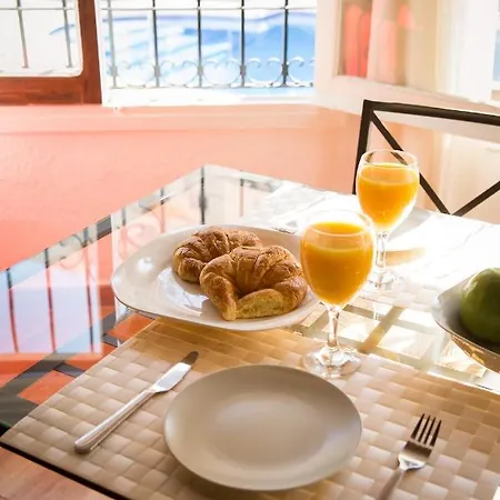 Holidays2fuengirola 6 Bedroom 200 Mts بيت للعطل *