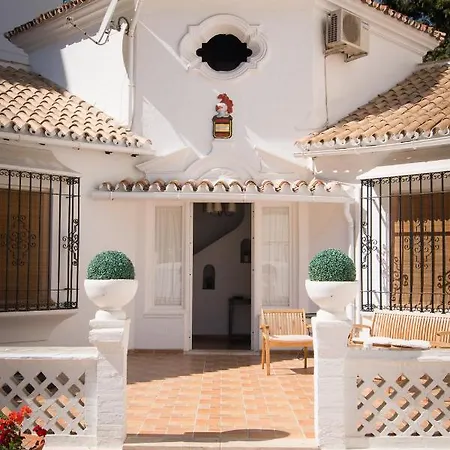 Holidays2fuengirola 6 Bedroom 200 Mts بيت للعطل