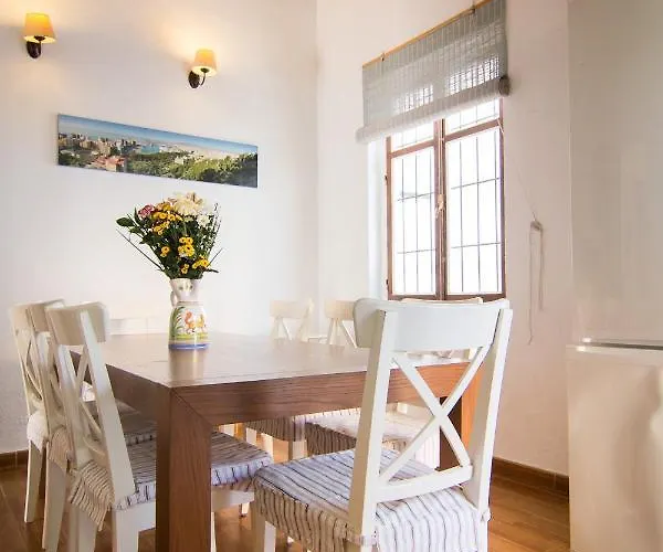 Holidays2fuengirola 6 Bedroom 200 Mts 度假居