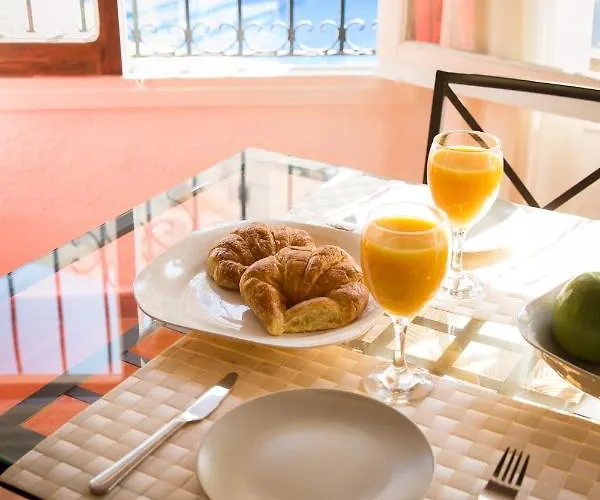 Holidays2fuengirola 6 Bedroom 200 Mts Vakantiehuis *