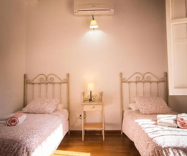 Holidays2fuengirola 6 Bedroom 200 Mts 度假居