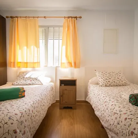 펜션 Holidays2fuengirola 6 Bedroom 200 Mts 푸엔히롤라