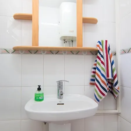 Holidays2fuengirola 6 Bedroom 200 Mts * 푸엔히롤라
