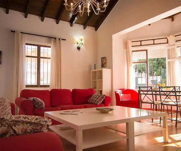 Holidays2fuengirola 6 Bedroom 200 Mts Сasa de vacaciones Fuengirola