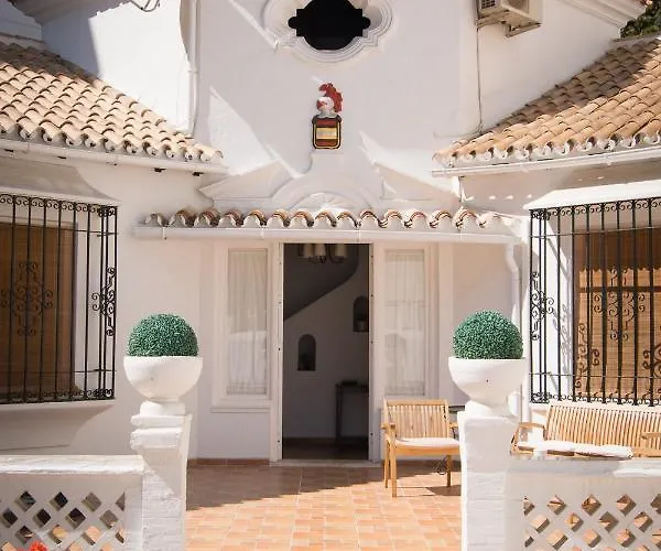 Holidays2fuengirola 6 Bedroom 200 Mts Сasa de vacaciones